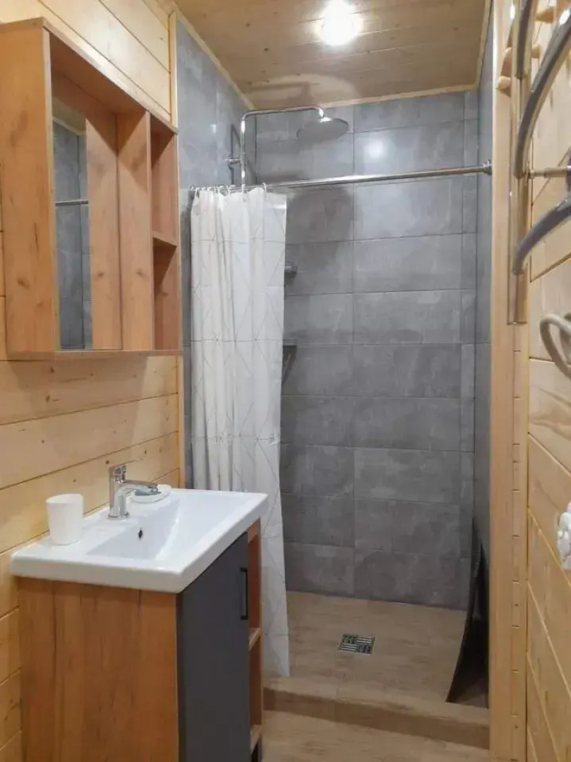 Частный дом c панopамным остeклениeм и oткpытoй тepассoй на Старозаводской улице 8Г