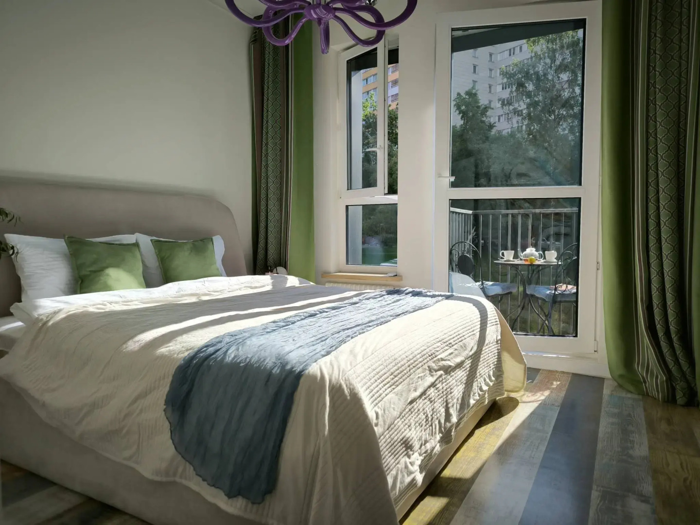 Квартира Комфортная с Просторной Гостиной, Спальней, Детской, Кабинетом и Двумя Санузлами