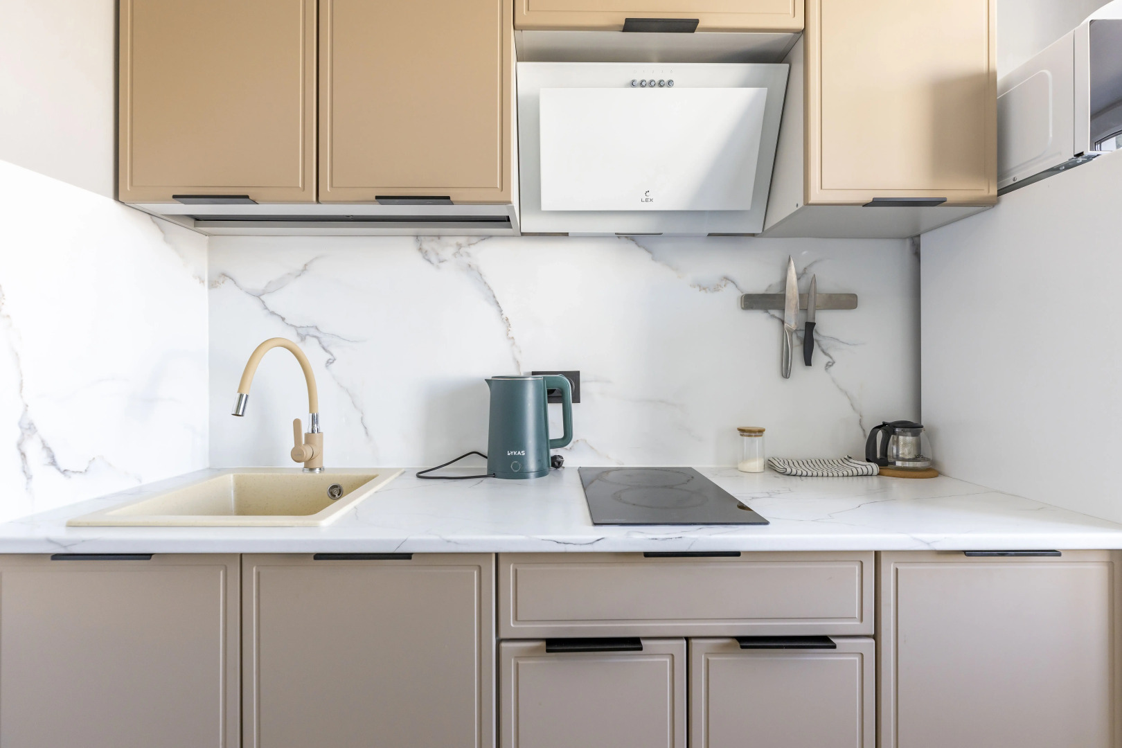 Квартира Уютная 2-к с Потрясающим Видом на Горы и Озеро