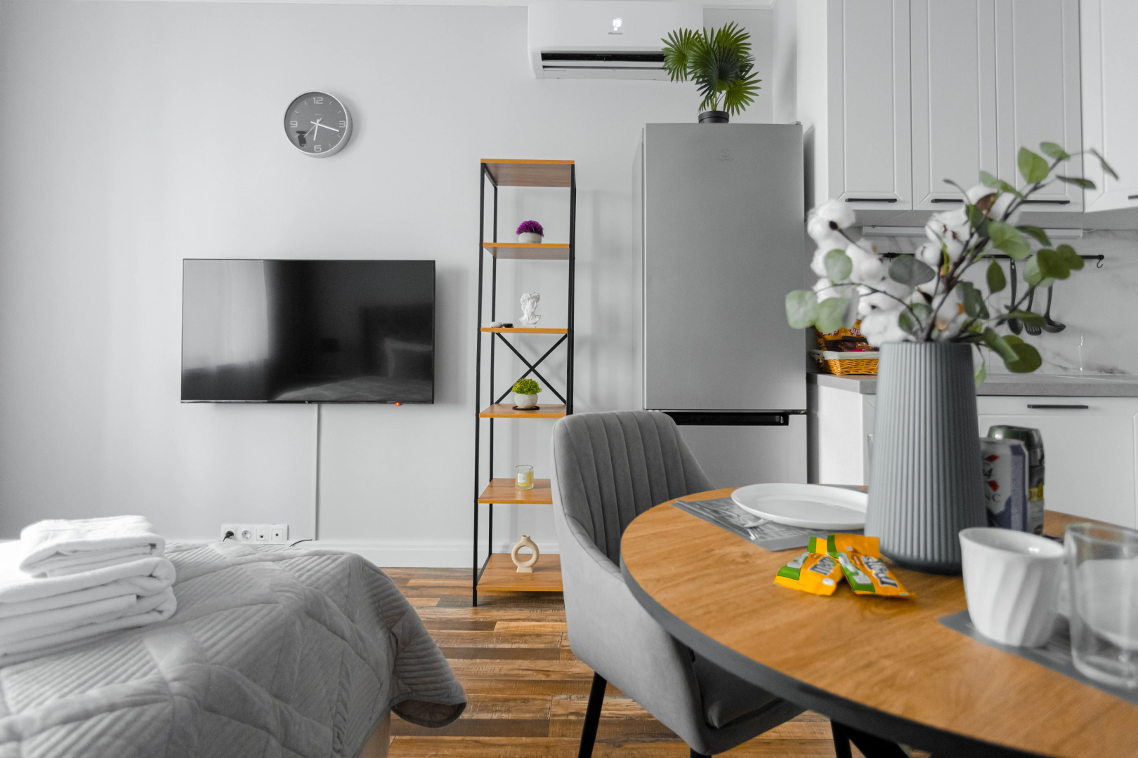 Апартаменты Lalapart Gray stone на 30 этаже небоскреба Савеловский Сити