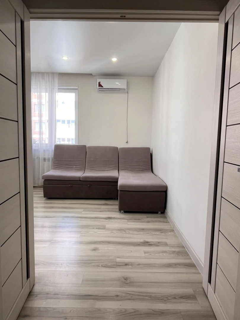 Новая большая двухкомнатная квартира на Площади Советов