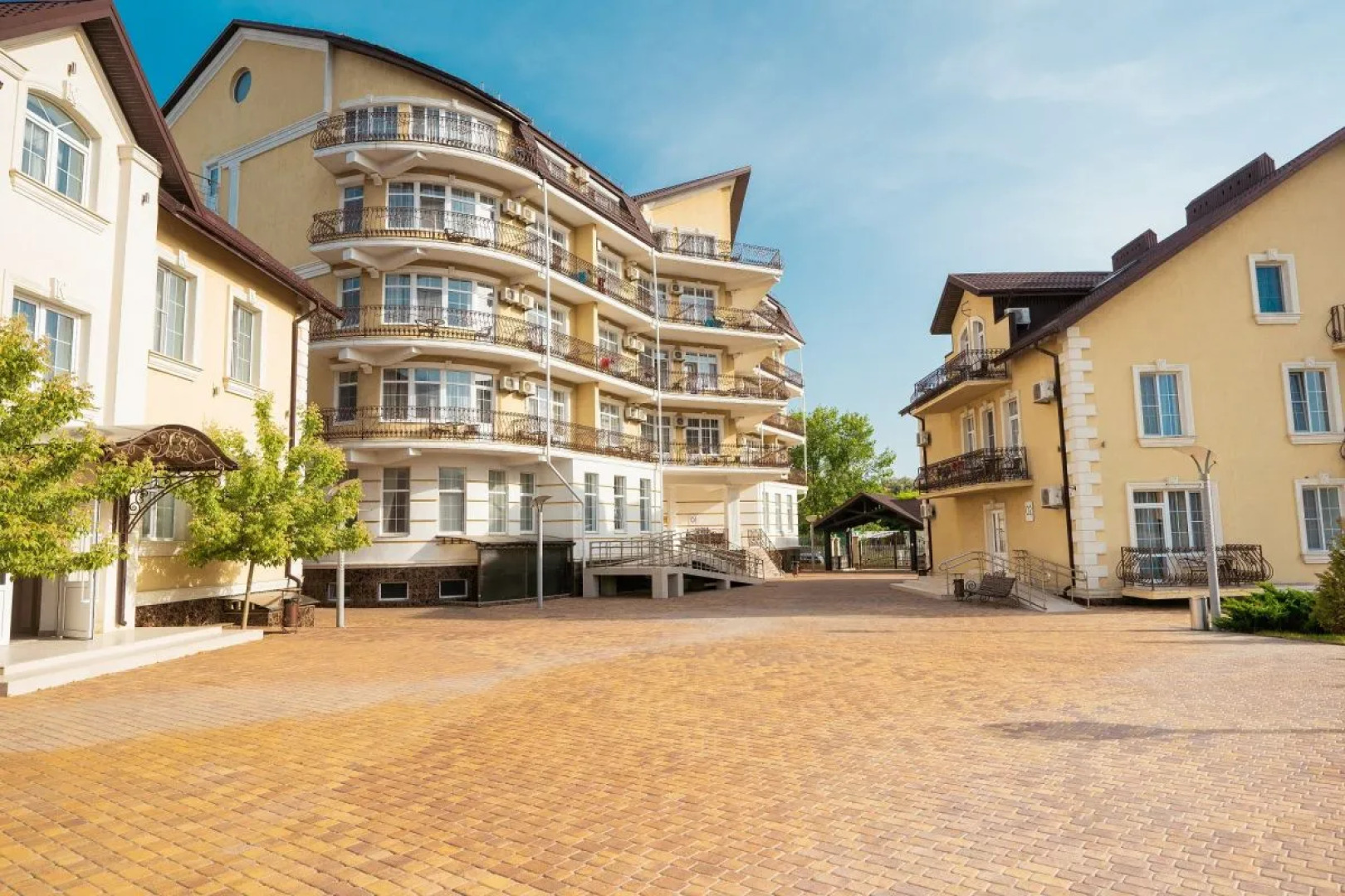 Курортный отель Дивный Мир Усадьба Шато  4****