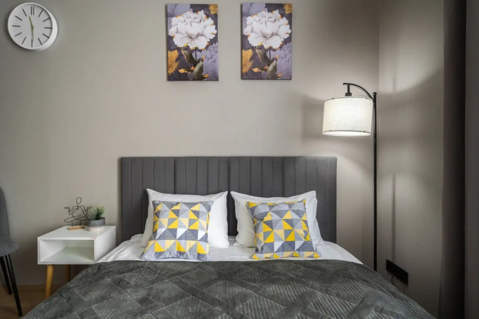 Квартира New Horizon Nevskiy 91 вид на главную улицу Петербурга из вашего окна