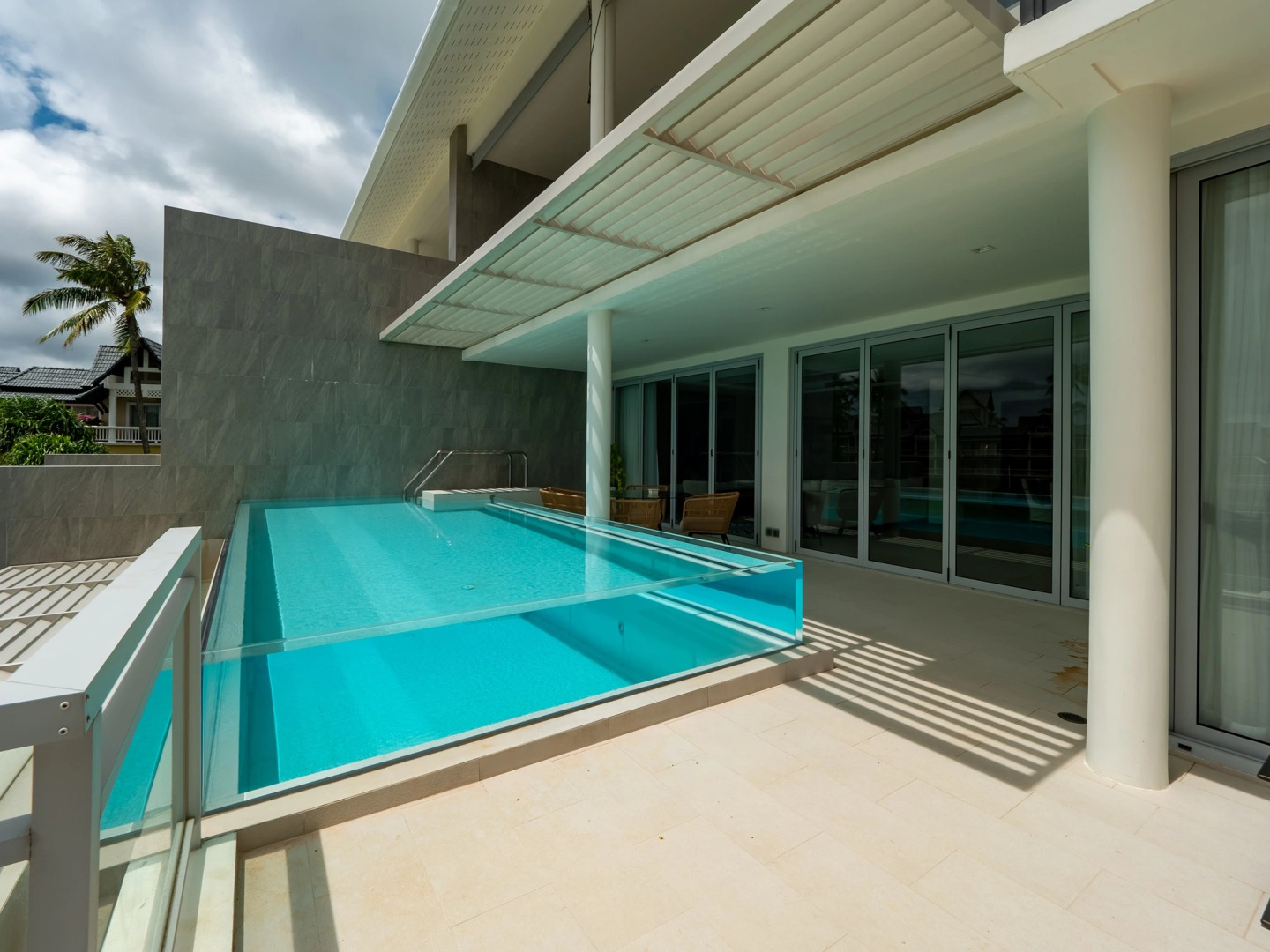 Прекрасные апартаменты с бассейном в Laguna Phuket