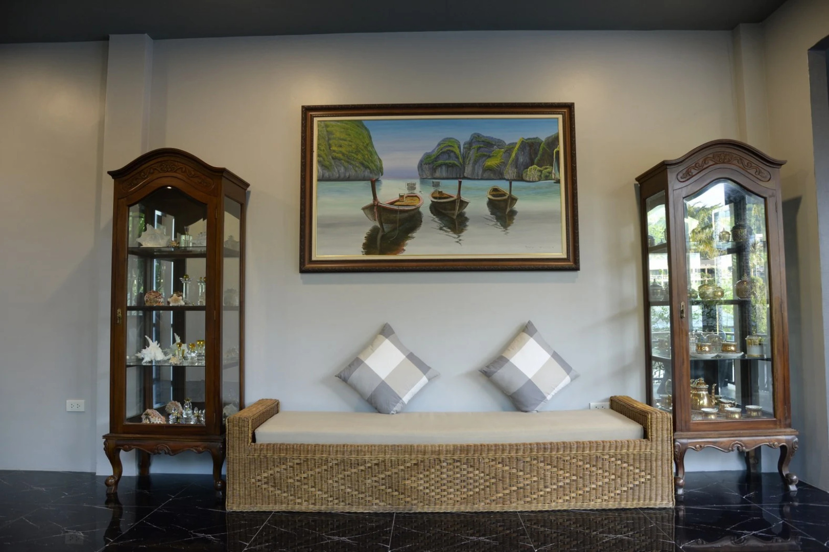 Отель The Scene Cliff View Villas