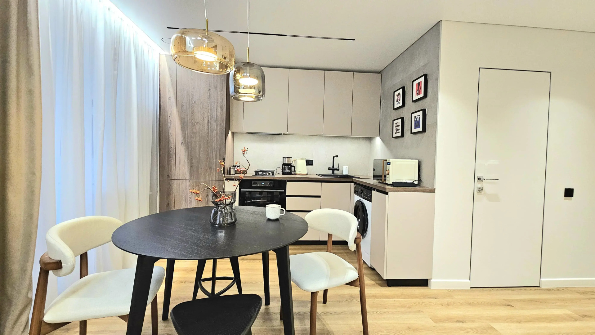 Квартира с Дизайнерским Ремонтом в Центральной Части Города от Urban Apartments