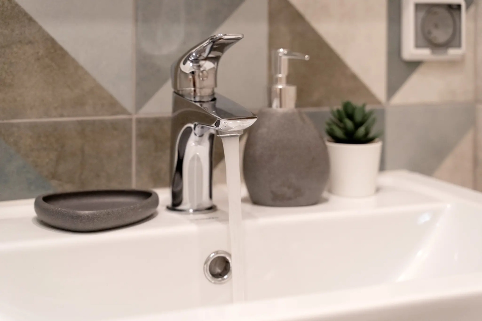 Апартаменты на Сергея Есенина 10