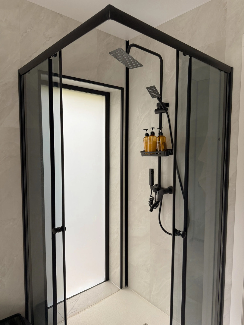 Частный дом в окружении леса с сауной