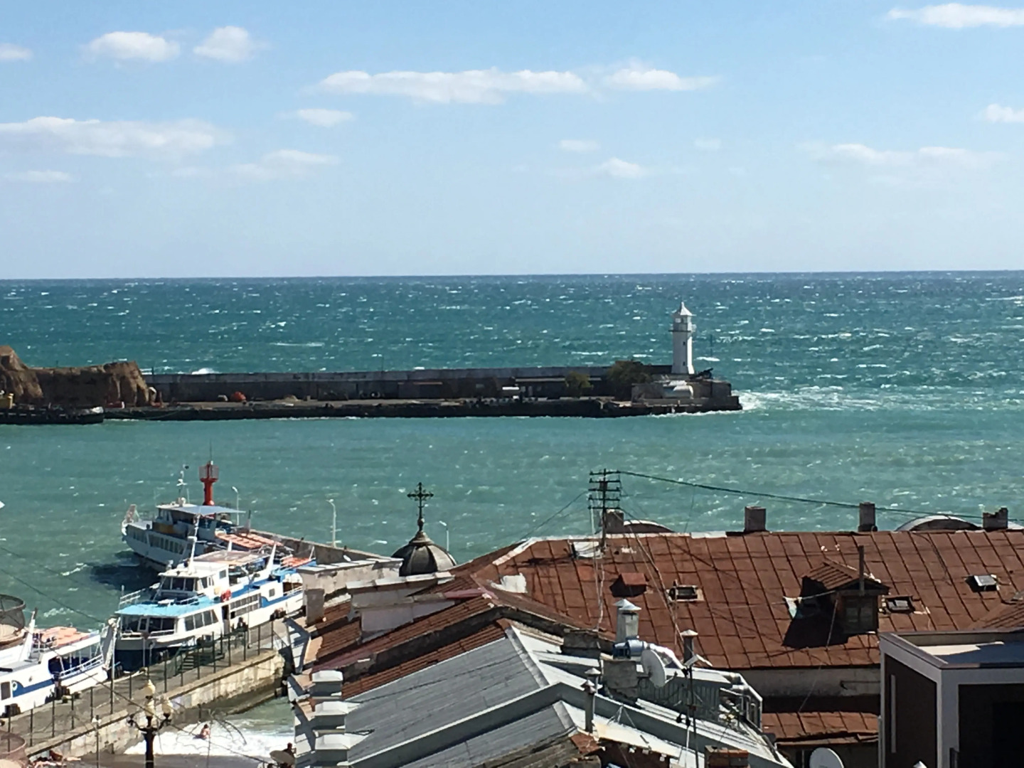 Представительская видовая двухкомнатная квартира с балконами на Набережной Ялты