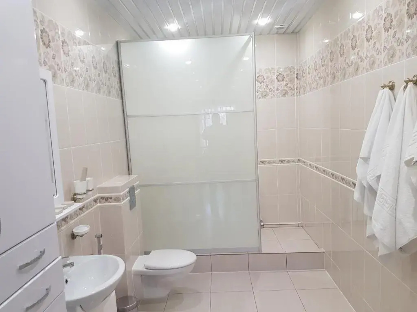 Отель Людмила