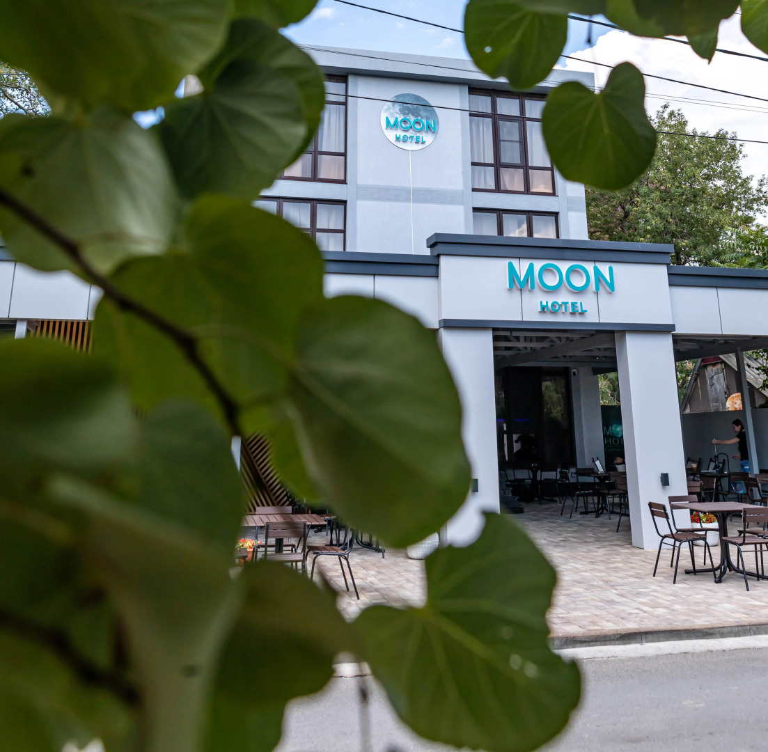 Отель Moon Hotel