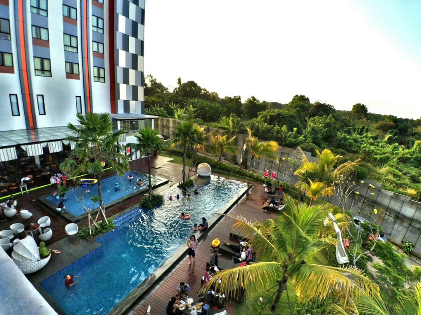 Отель Harper Purwakarta