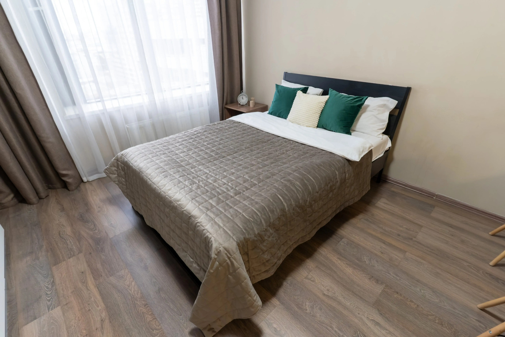 11 Апартаменты RADIUS Малышева 42А (20)