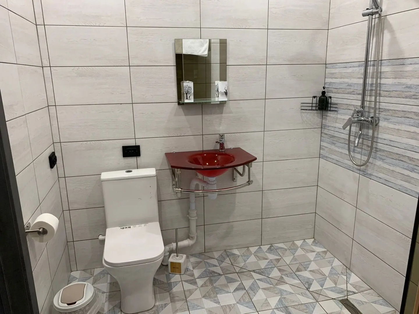 Частный Дом Титан Грей коттедж с 5ю спальнями и сауной