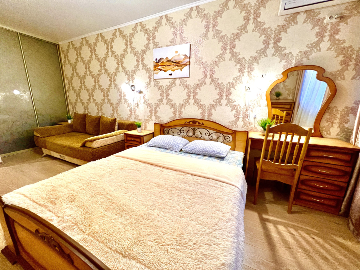 Апартаменты двухкомнатные в Центре Города на 5 этаже (рядом с набережной р. Волга) у ул. Арцыбушевская, 204