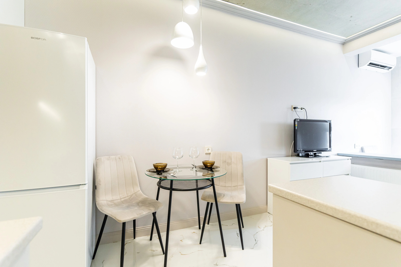 Апартаменты в Совpeмeннoм ЖK в Пяти Минутaх Ходьбы oт Мopя от LеtоApart