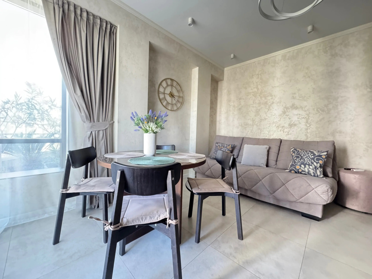 Квартира в  доме с бассейном рядом с морем