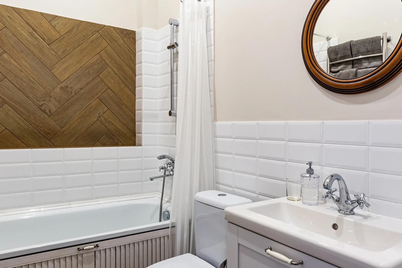 Апартаменты With XIX Century furniture