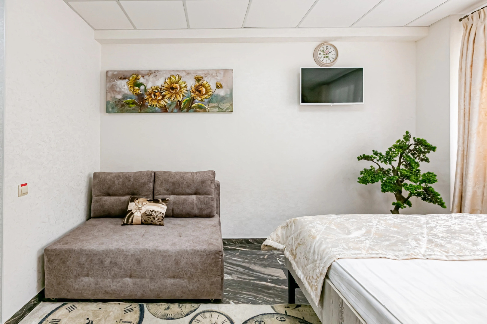 Отель Лидер