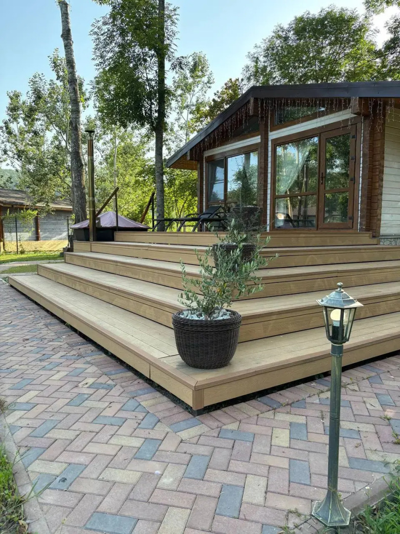 Частный дом в горах на берегу реки