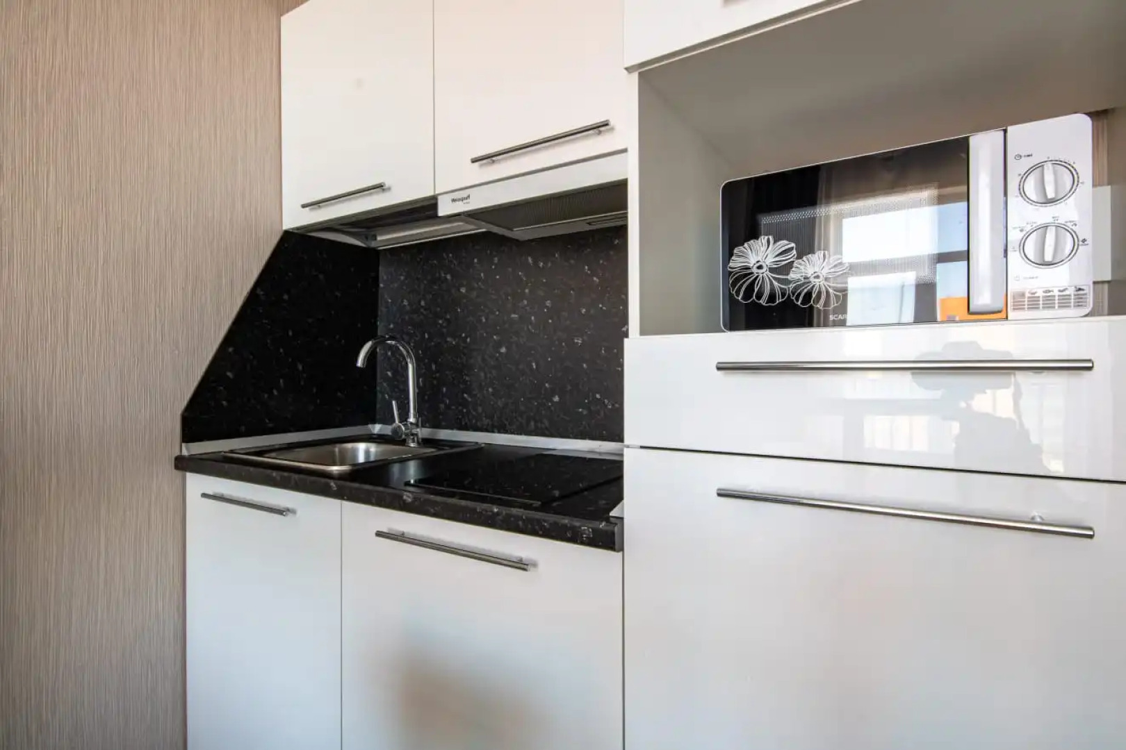 Апартаменты студия люкс с лоджией.