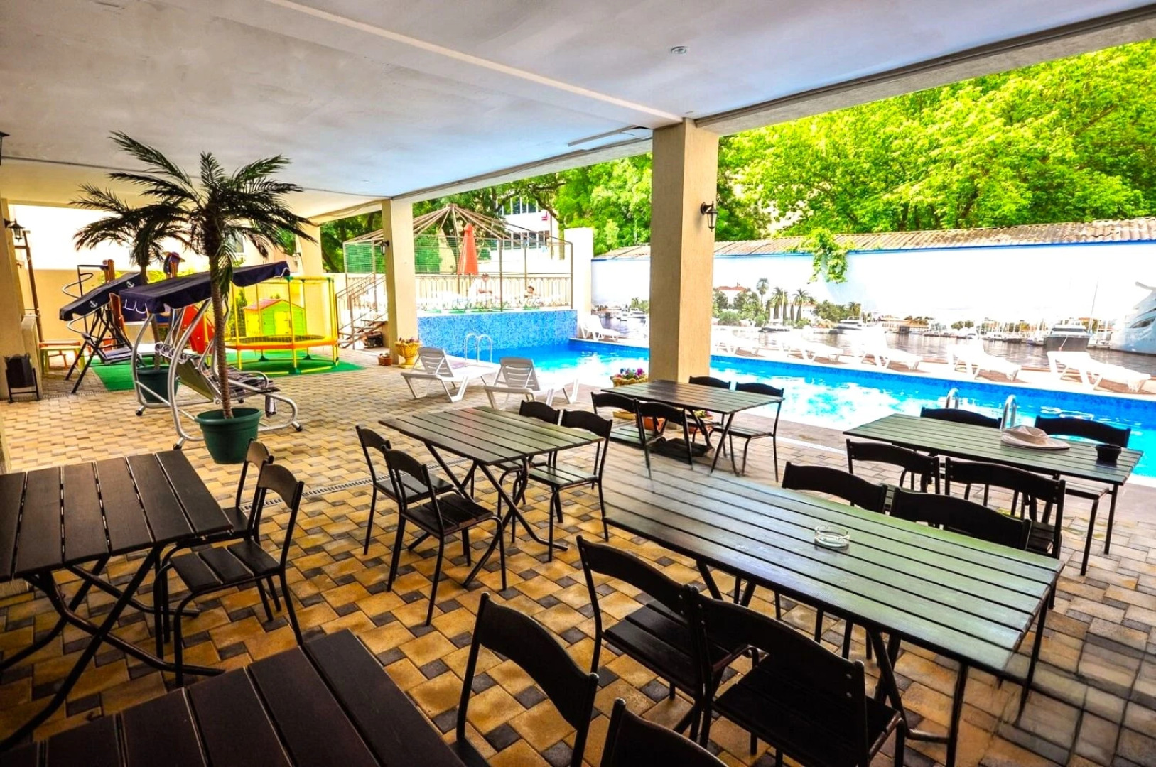 Отель Атриум