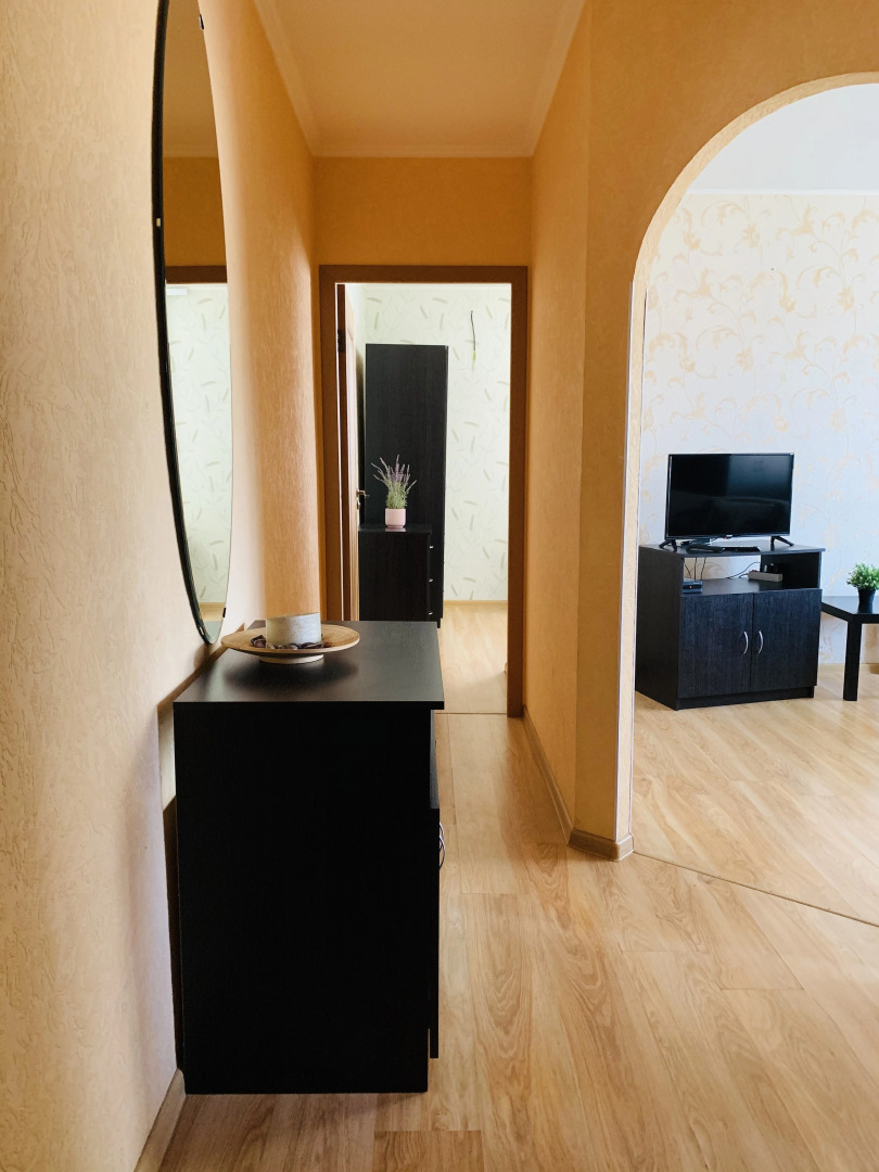 Апартаменты Комфортная Уютная 2-Комнатная Квартира в Центре с Парковкой