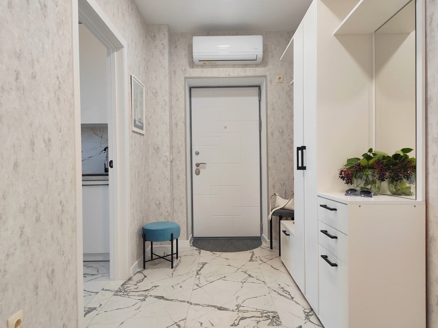 Квартира двухкомнатная Прибрежная лагуна