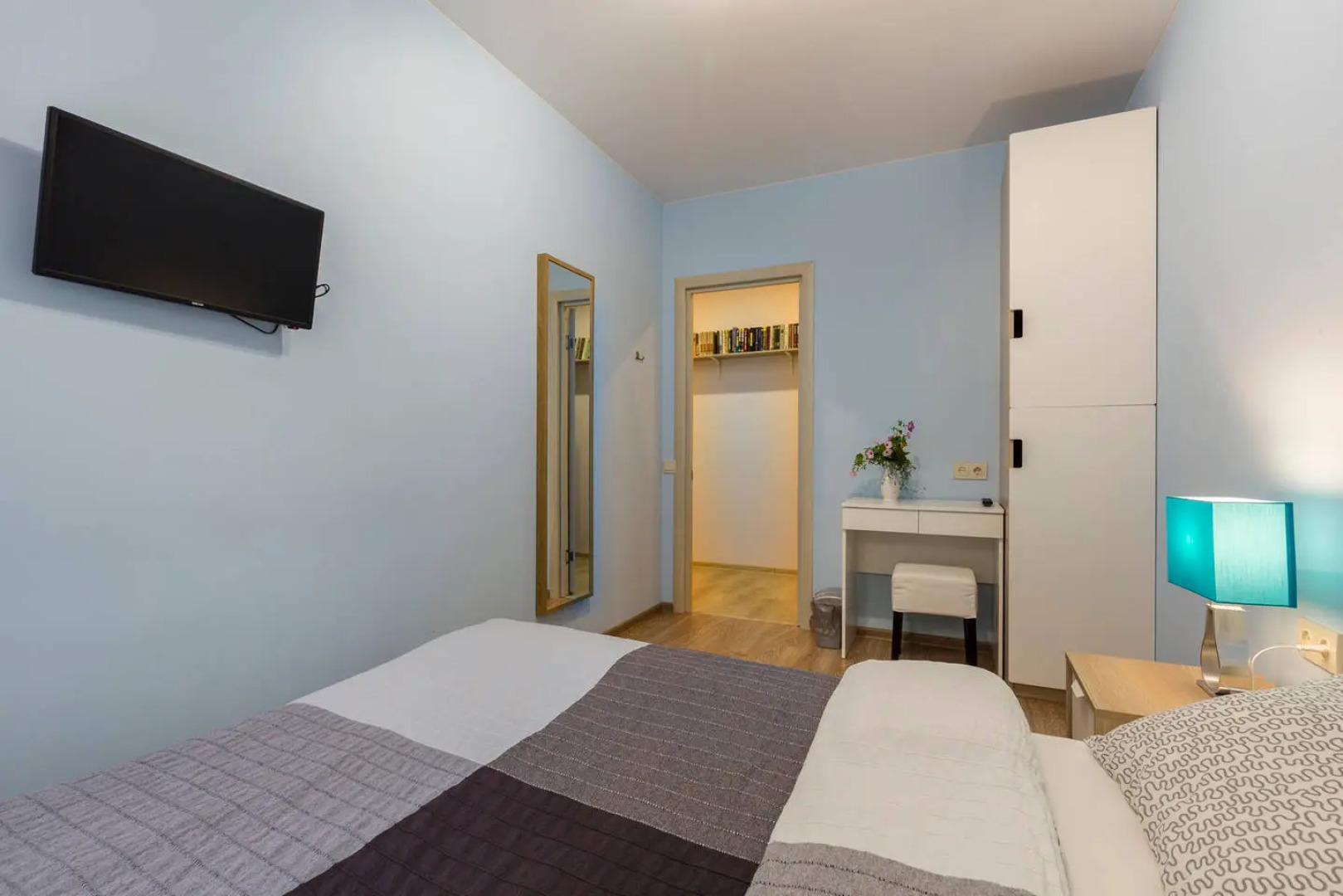 Лайк Хостел Санкт-Петербург на Театральной