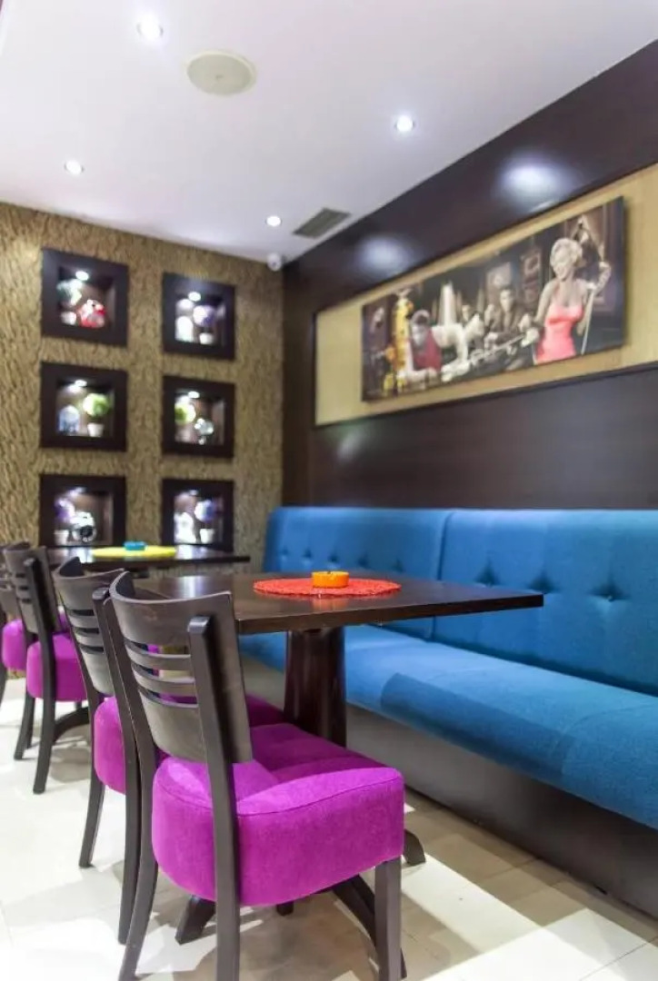 Отель Swiss Holiday