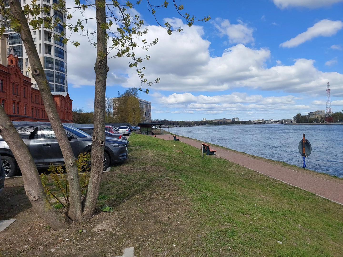 Апартаменты на проспекте Обуховской Обороны 110