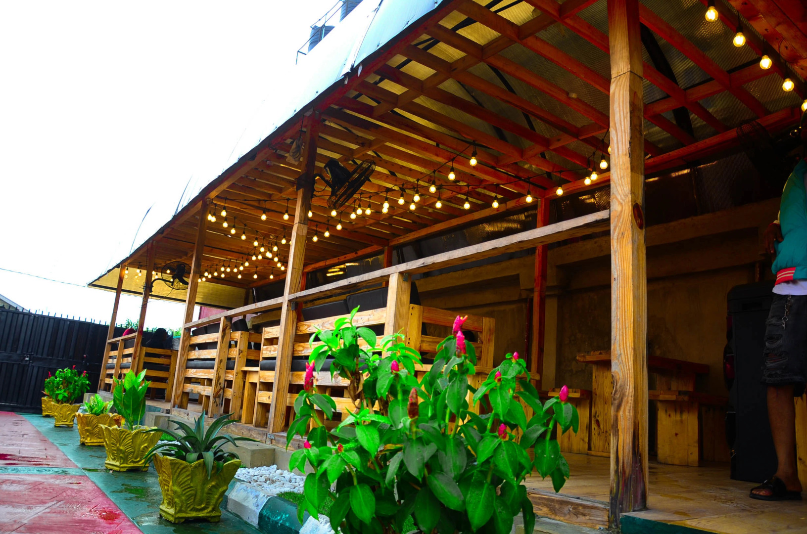 Отель LAKE SIDE HOTEL WARRI