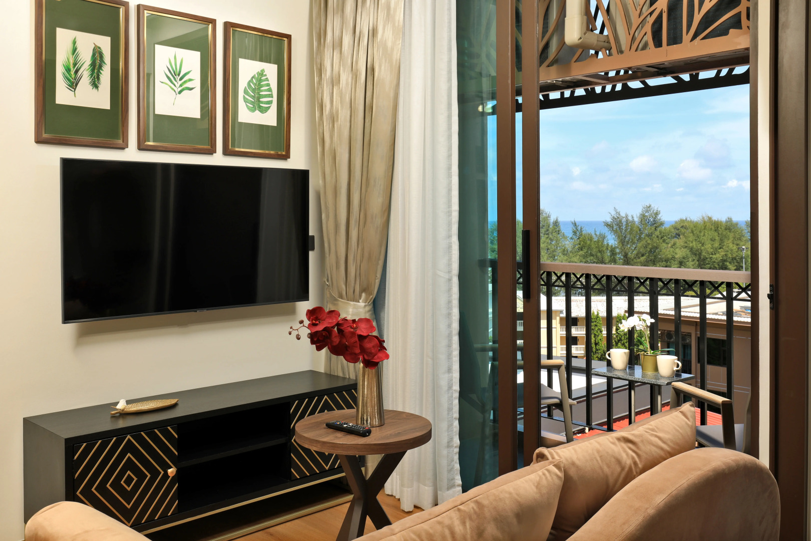 Апартаменты PRO-613 1 Спальня рядом с Пляжем Карон Стильный Интерьер и Балкон с видом на Море