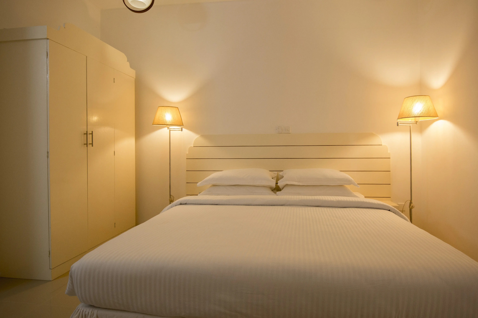 Отель Dhigurah Retreat Beach