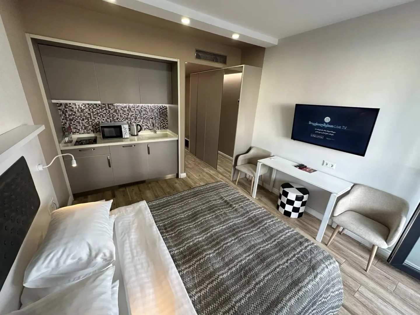 Апартаменты с видом на первой линии моря в 5* Апарт-отеле (Новый Батуми, центр набережной) (13)