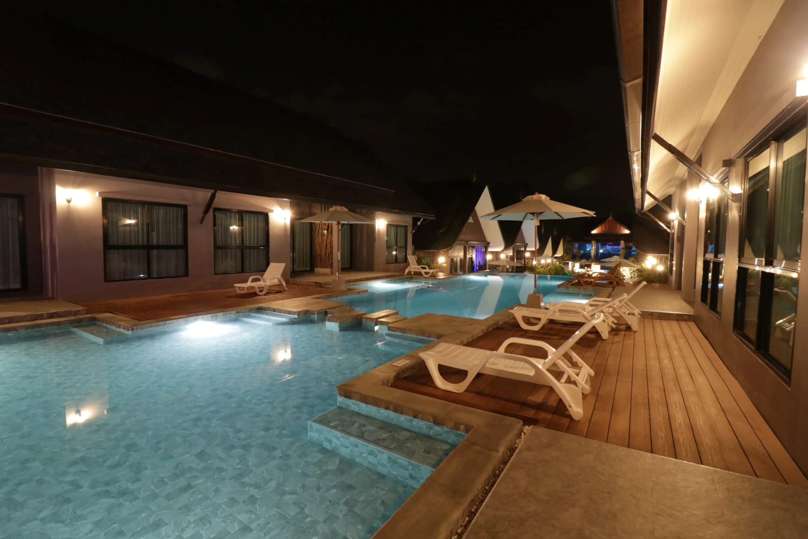 Отель The Scene Cliff View Villas