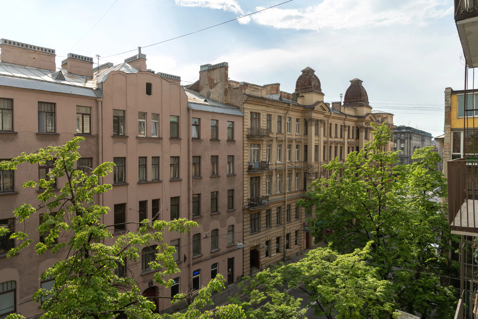 Апартаменты с балконом рядом с Матвеевским садом.