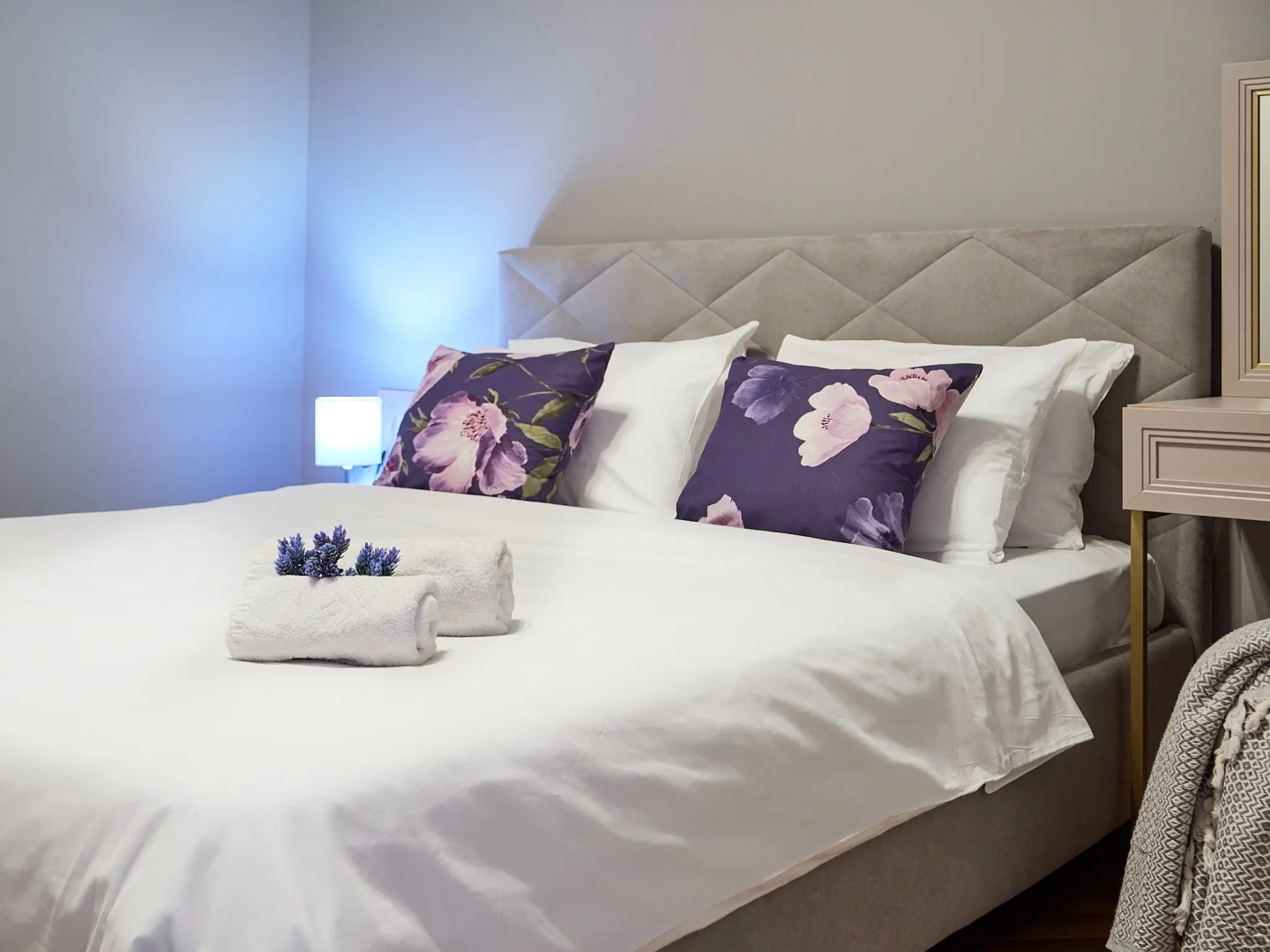 Апартаменты Ирис от Ирины Савельевой В центре города у Каскадной лестницы С завораживающим видом на Боргустанский хребет 6 этаж