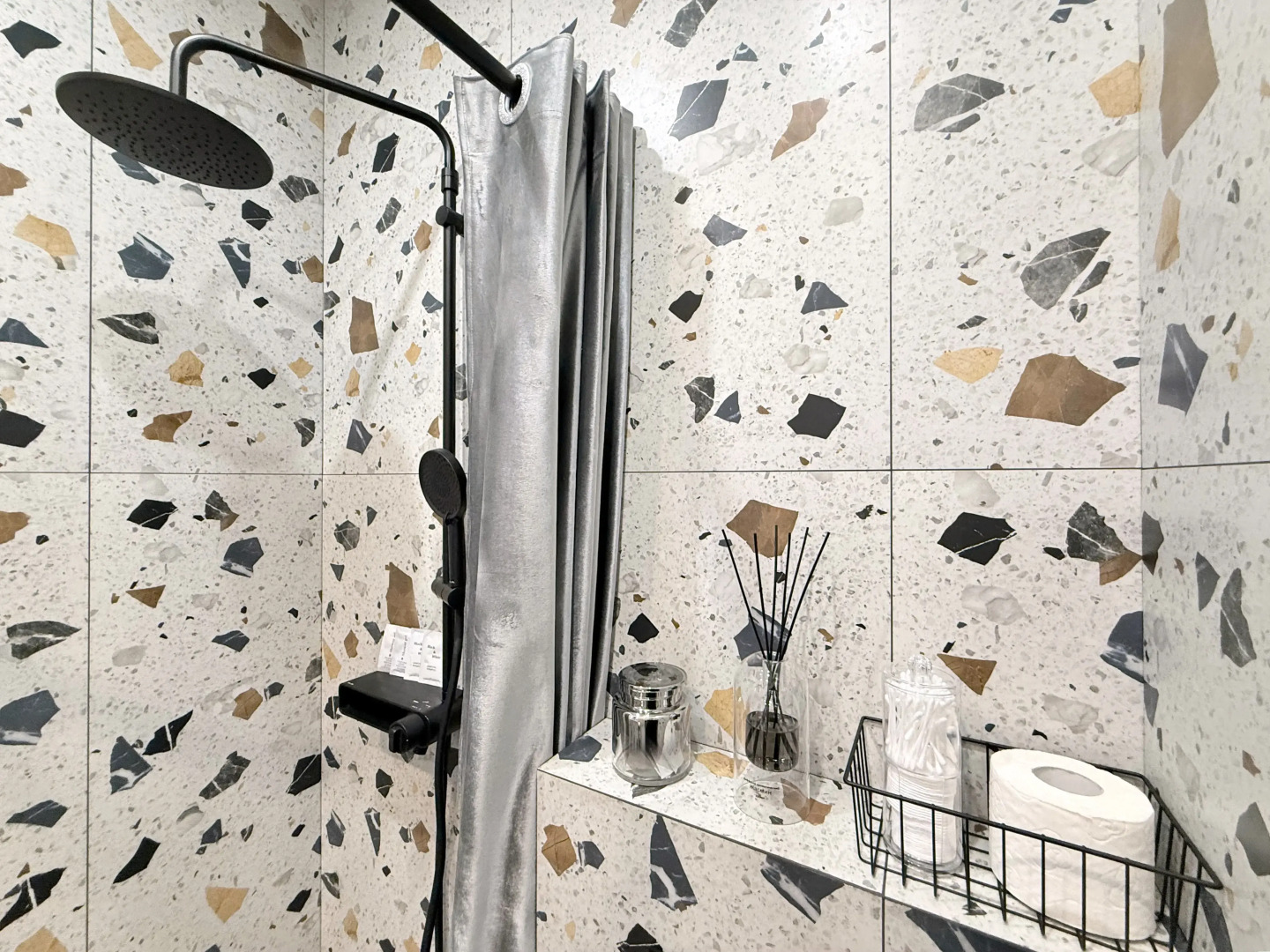 Апартаменты ЯРКИЙ ДИЗАЙН ПАНОРАМА НА РЕКУ ПРЯМО С КРОВАТИ