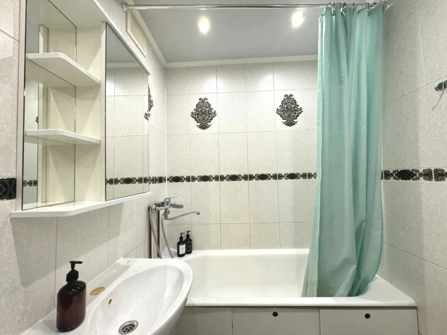 Квартира двухкомнатная в центре на Дзержинского рядом с РИАцентром