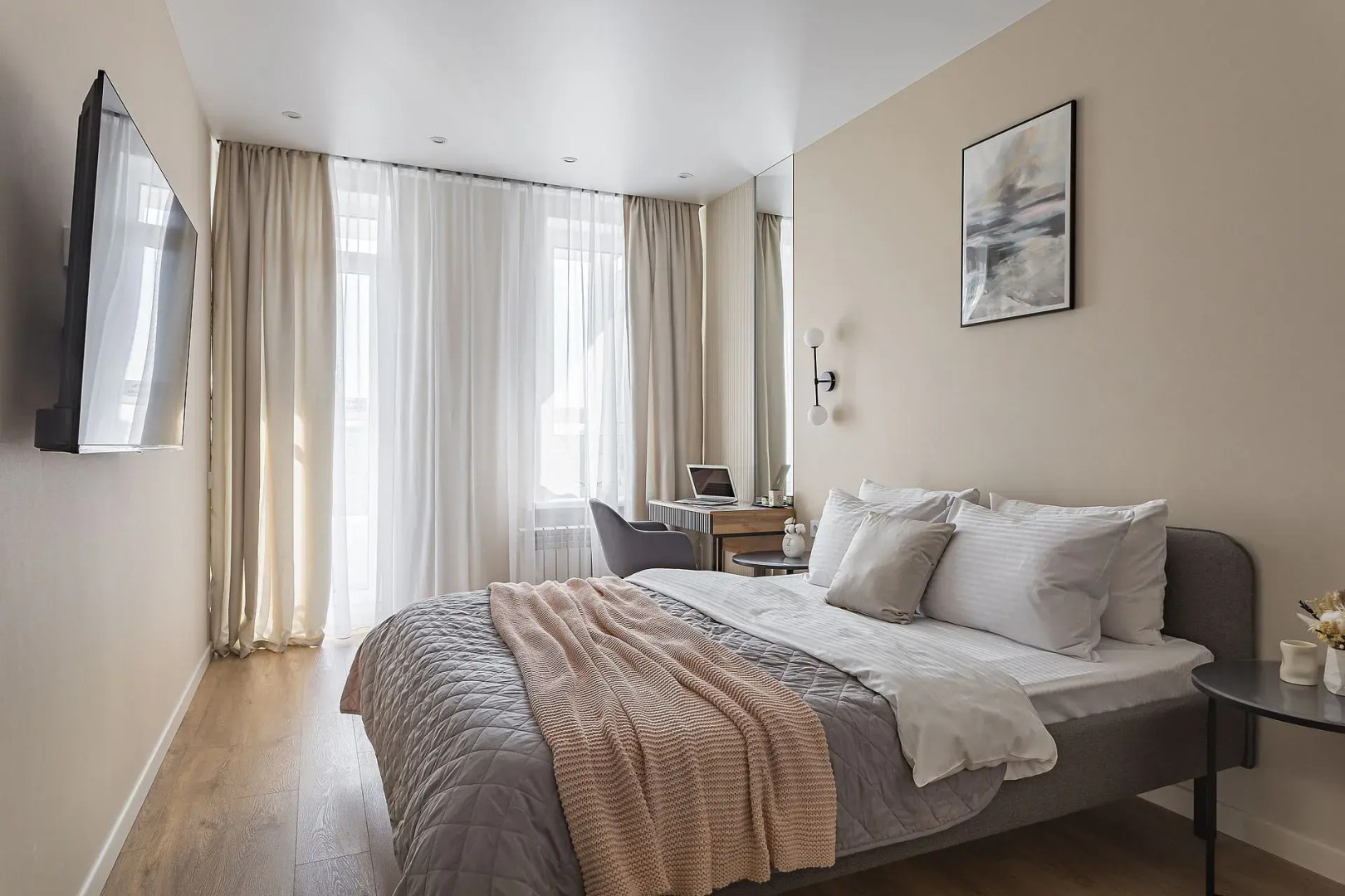 Апартаменты в центре города на улице Б Панина с парковкой Сова-Дом