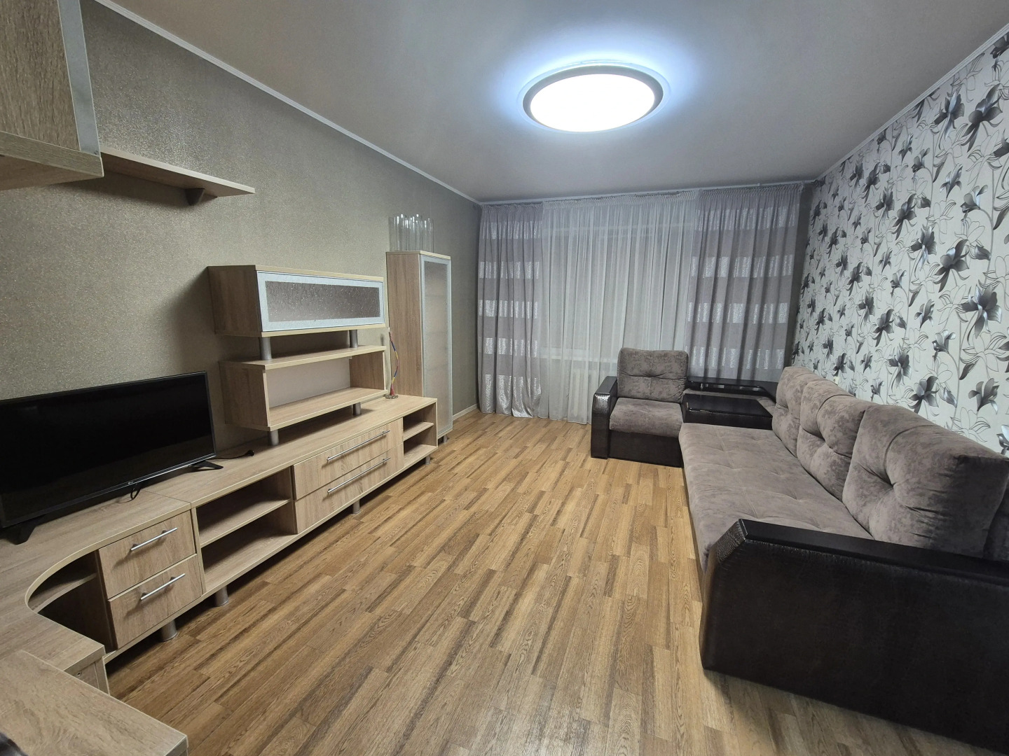 Квартира Просторная трёхкомнатная на Электронной