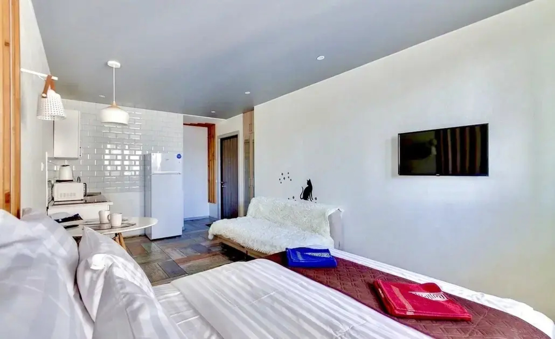 Апартаменты Уютная Студия с большой лоджией в доме бизнес-класса