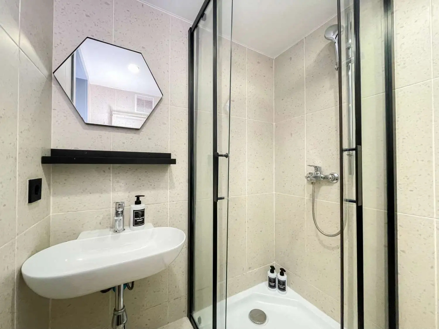 Апартаменты Стильная 2х-уровневая Cтудия рядом с метро Тульская