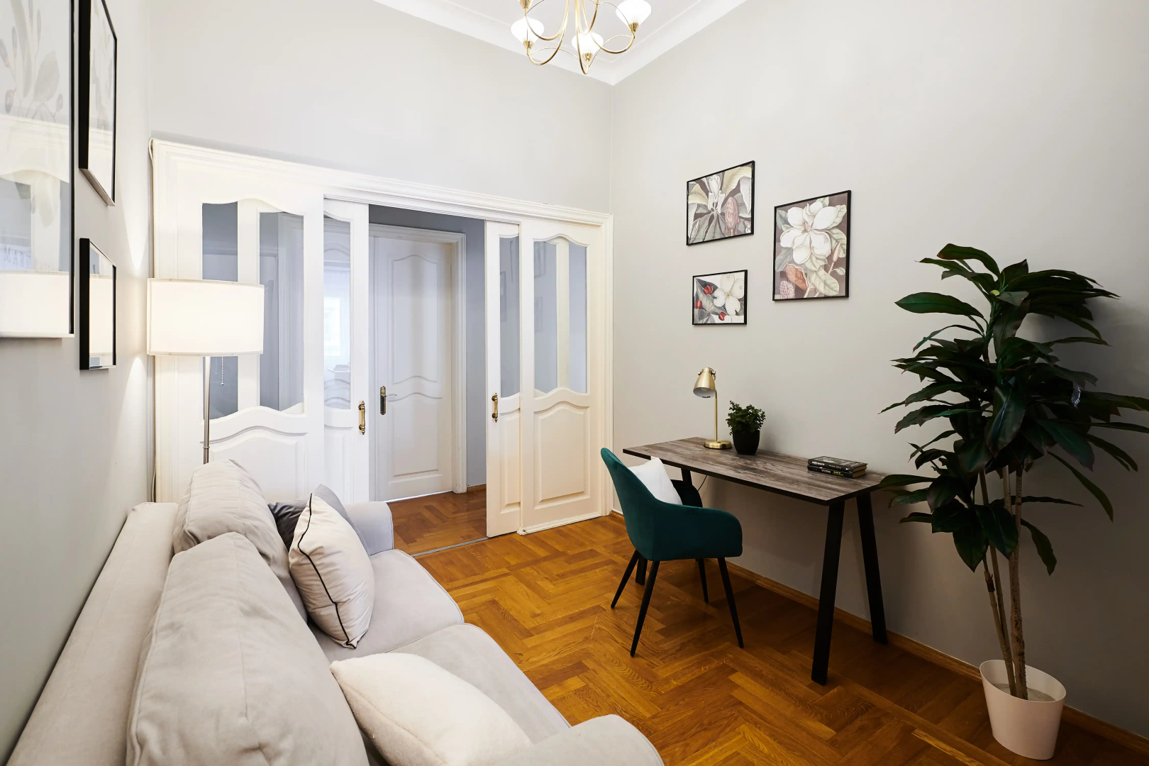 Квартира GM Apartments Шикарная Пятёрка с домашним кинотеатром