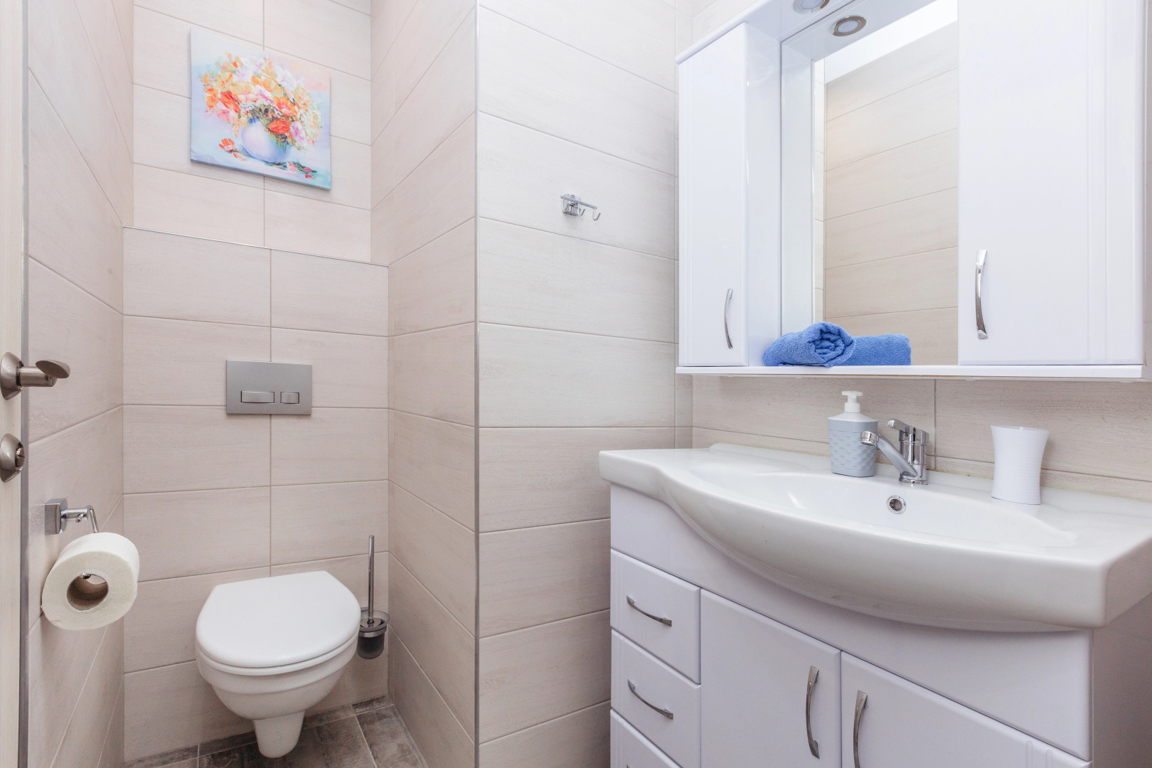 Апартаменты 2-комнатные для семьи с большим балконом