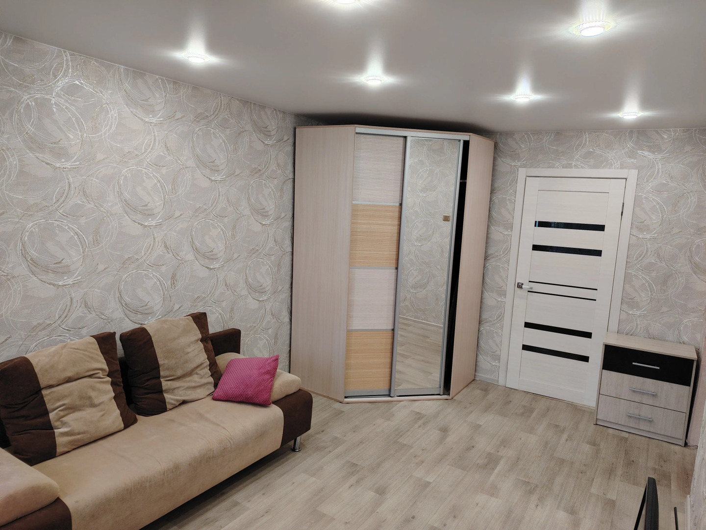 Квартира Двухкомнатная рядом с ЖД вокзалом