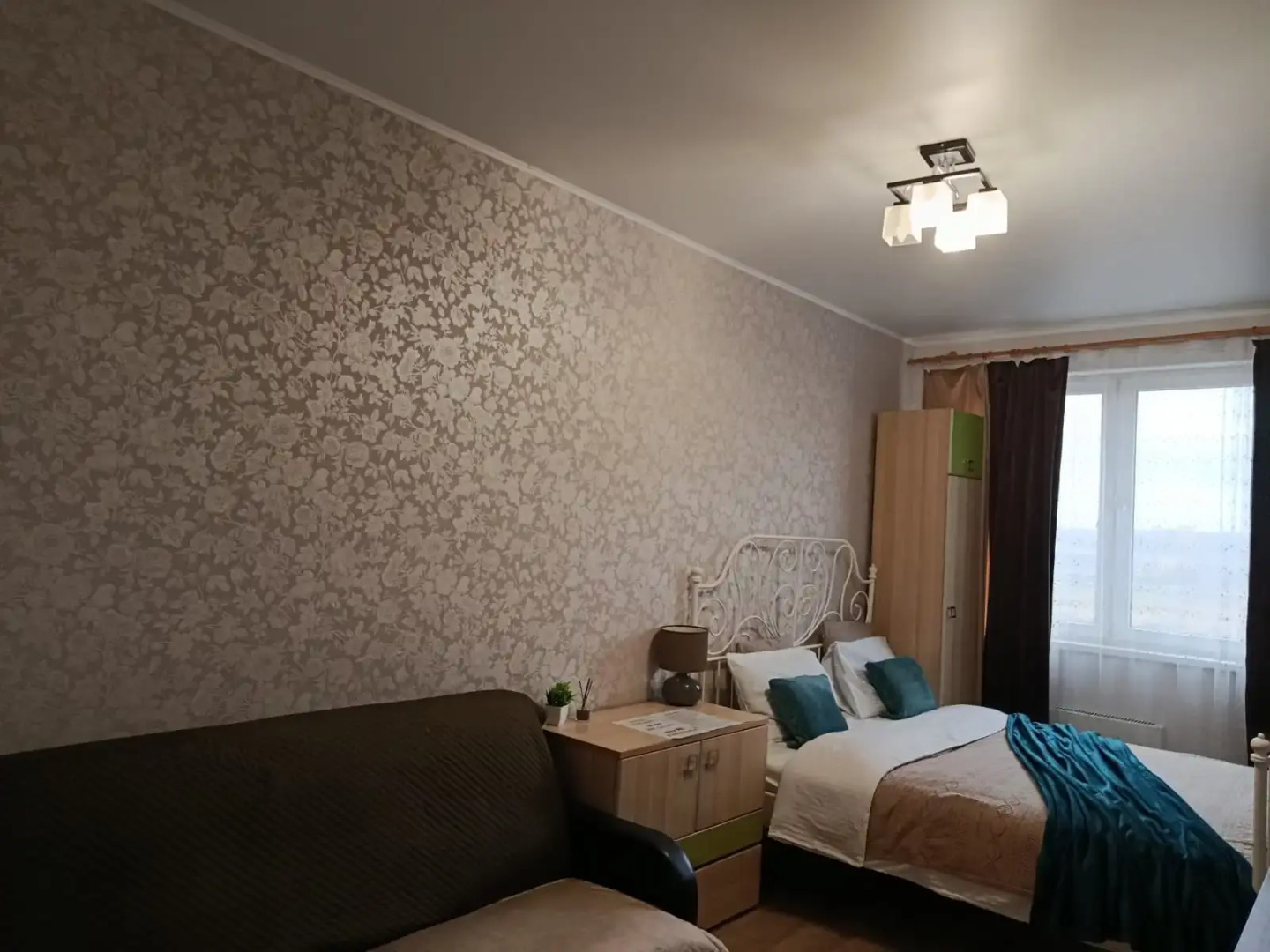 Апартаменты Квартира AlexHome РП Свердловский Строителей 9