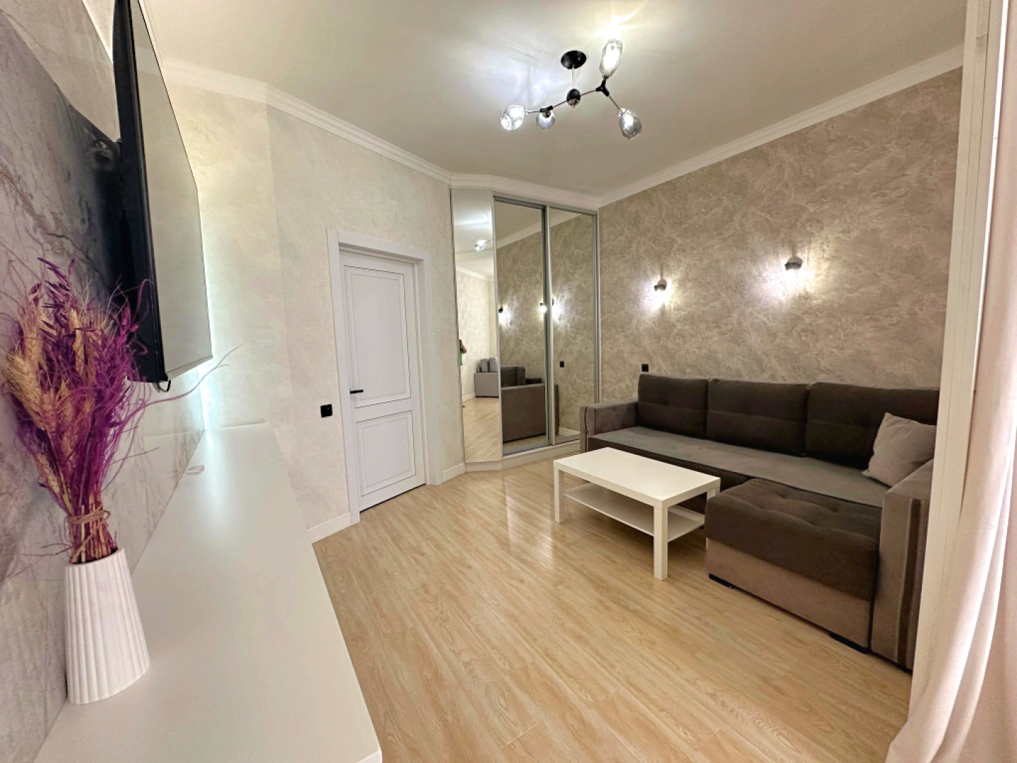 Апартаменты Улучшенные На Пушкина 54\1 с панорамным видом на город и парковочным местом