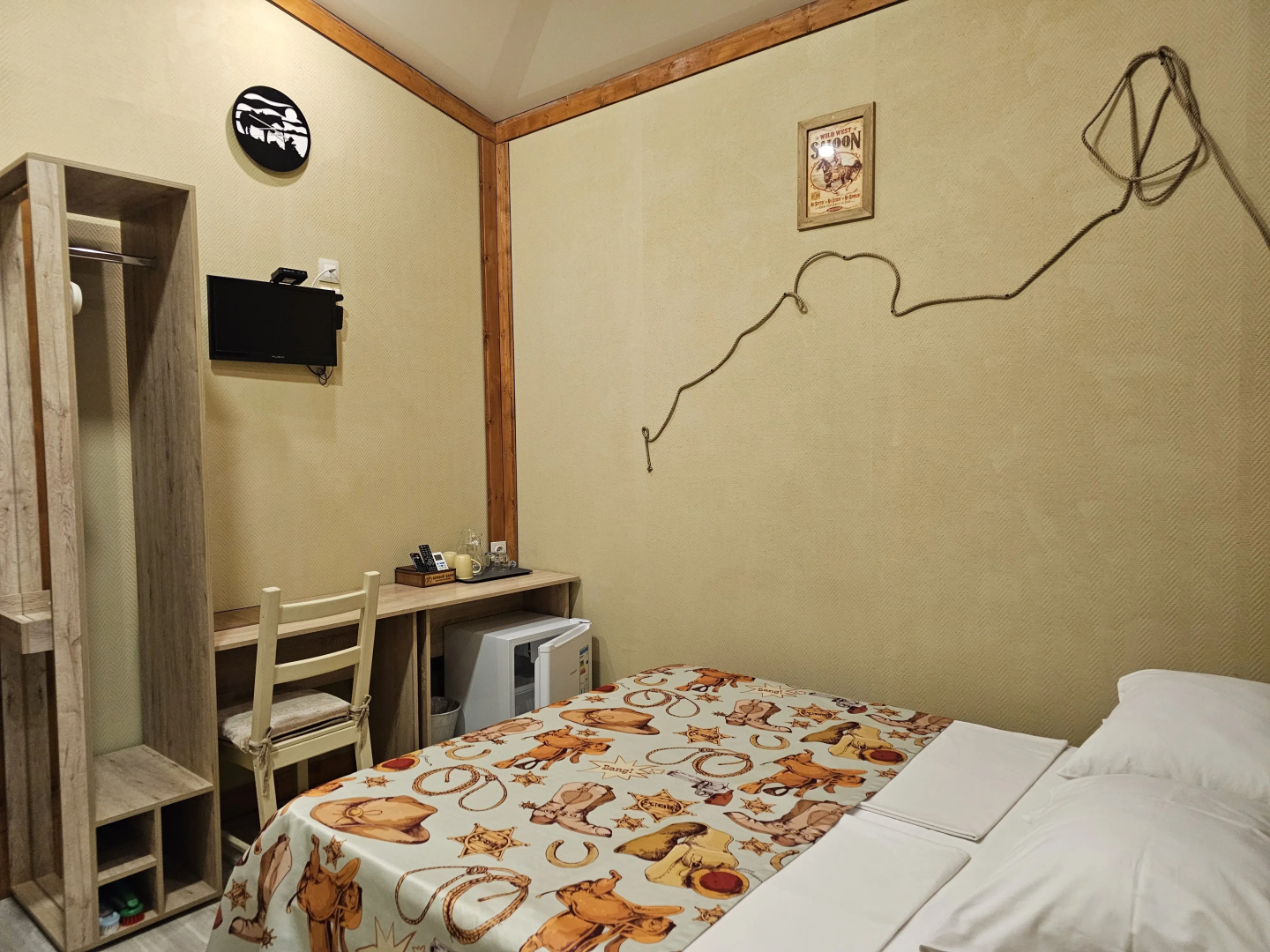 Lemon Joe Hotel